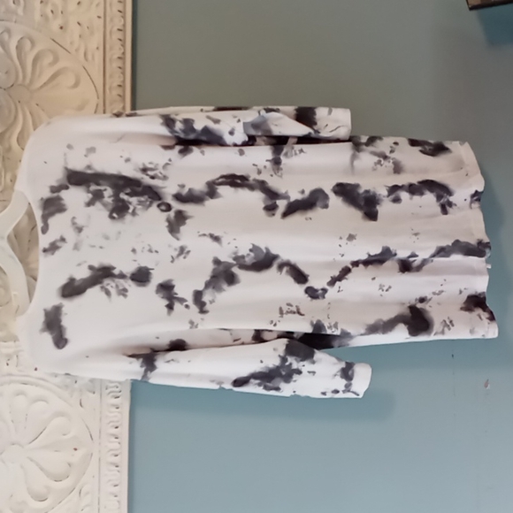 Very Pretty Tie-Dye Top - Picture 7 of 10